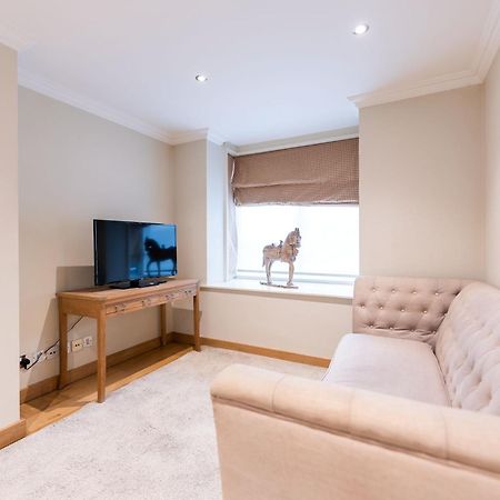 Luxury 6 Bedroom House In Southwick Street London Exteriör bild