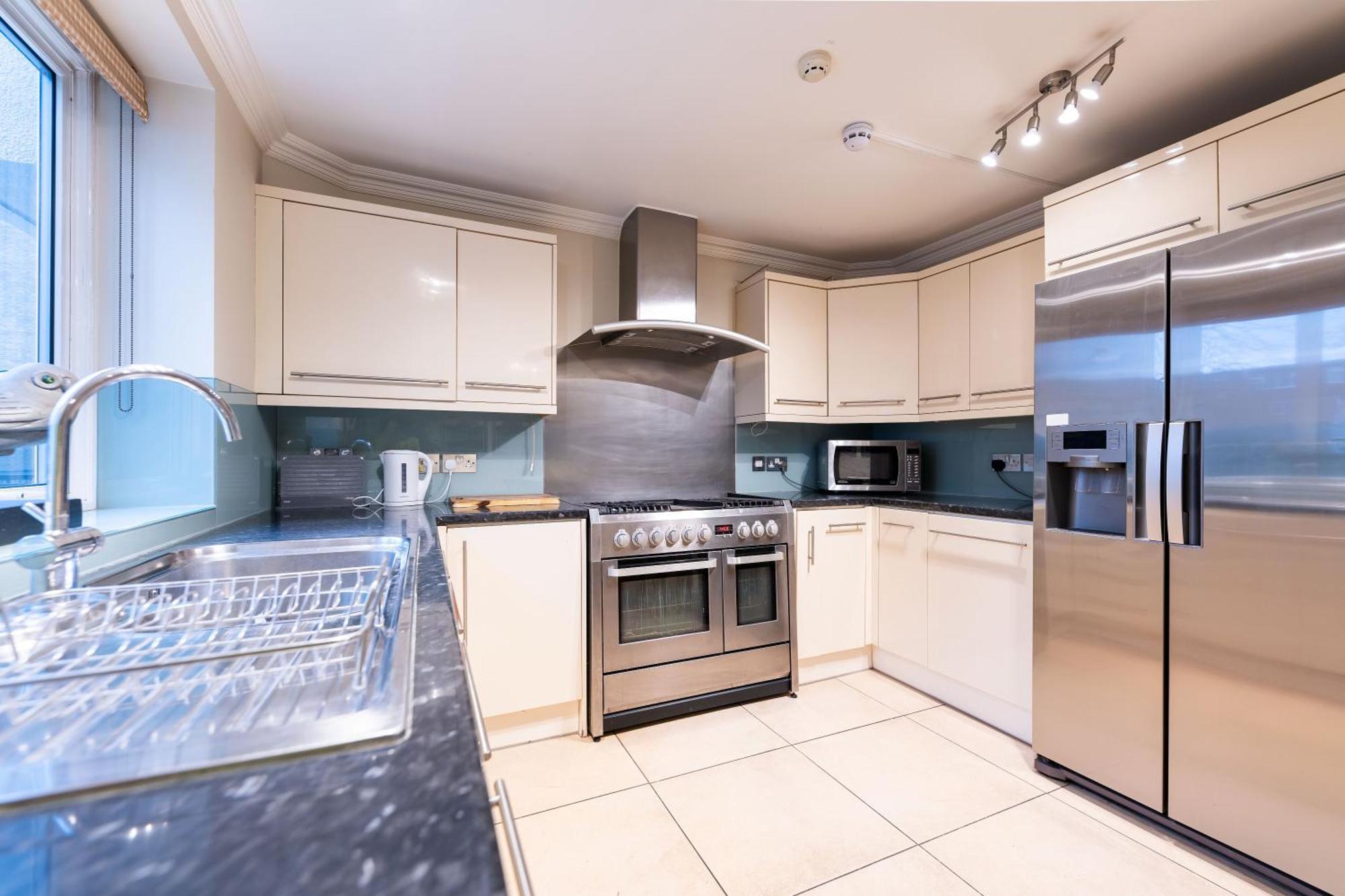 Luxury 6 Bedroom House In Southwick Street London Exteriör bild