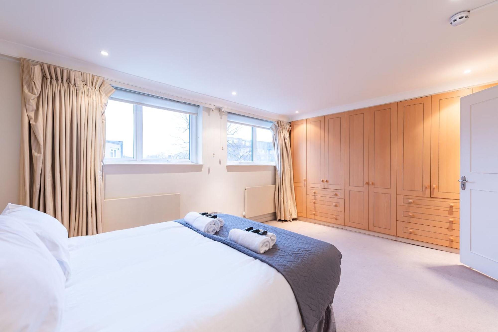 Luxury 6 Bedroom House In Southwick Street London Exteriör bild