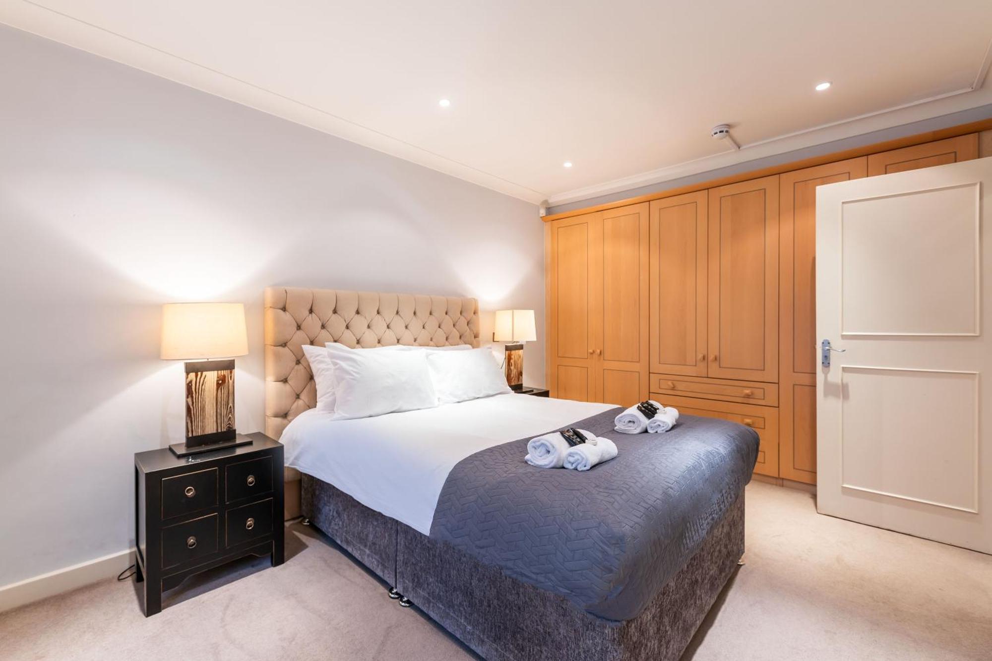 Luxury 6 Bedroom House In Southwick Street London Exteriör bild