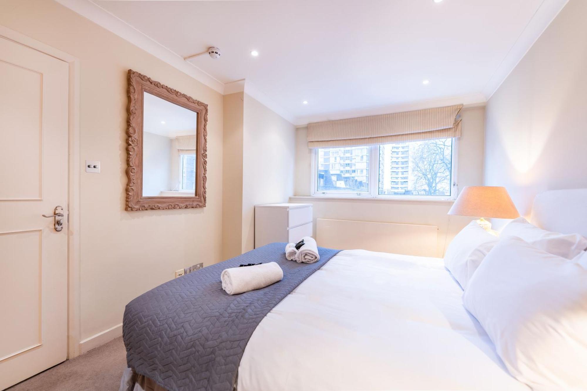 Luxury 6 Bedroom House In Southwick Street London Exteriör bild