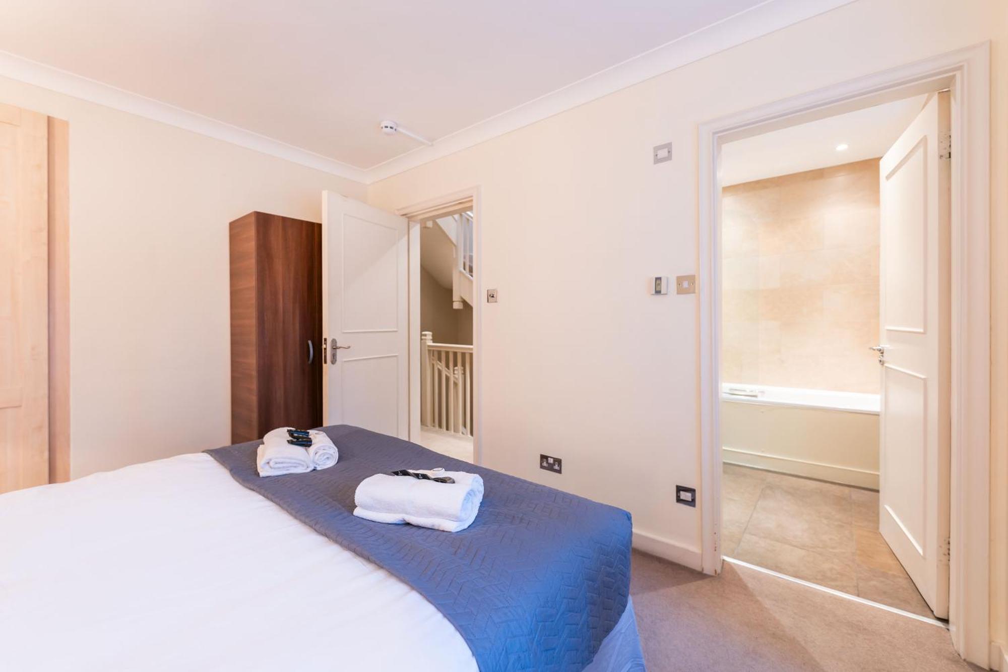 Luxury 6 Bedroom House In Southwick Street London Exteriör bild